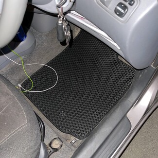 Ворсовые коврики на Toyota Vitz I 1998 - 2005 в Петрозаводске Ворсовые коврики на Toyota Vitz I 1998 - 2005 в Петрозаводске