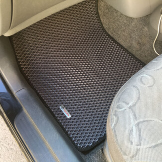 Ворсовые коврики на Toyota Vitz I 1998 - 2005 в Петрозаводске Ворсовые коврики на Toyota Vitz I 1998 - 2005 в Петрозаводске